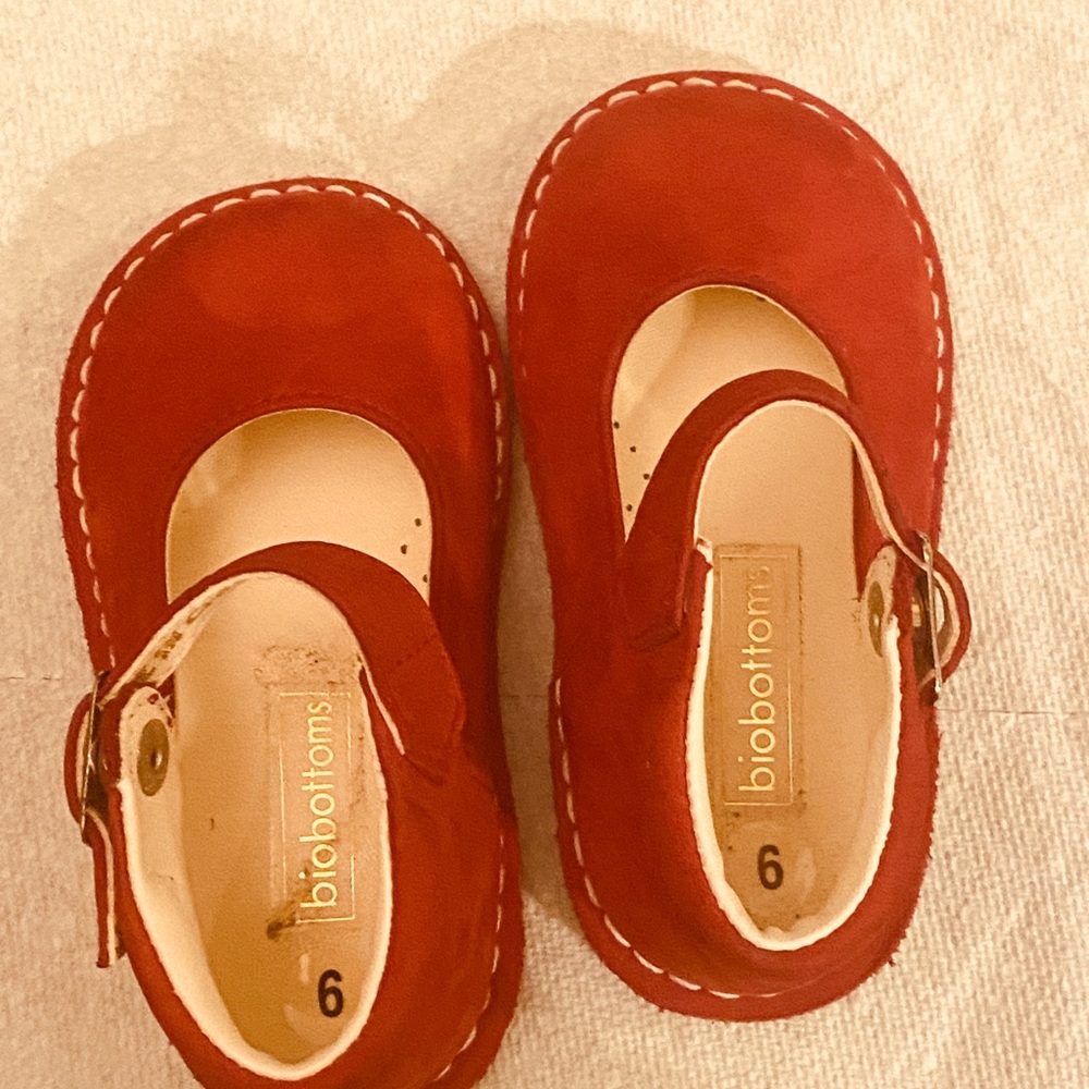 L’amour “biobittoms” Suede Mary Janes